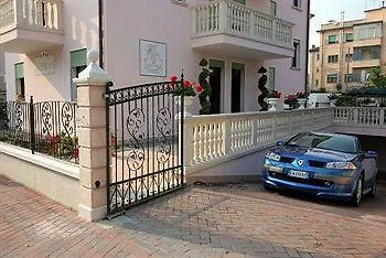 Nice Hotel Местре