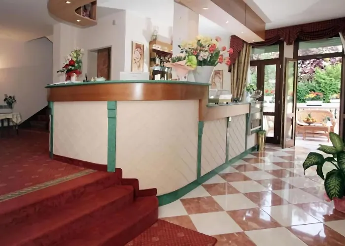 Отель Nice Hotel Местре