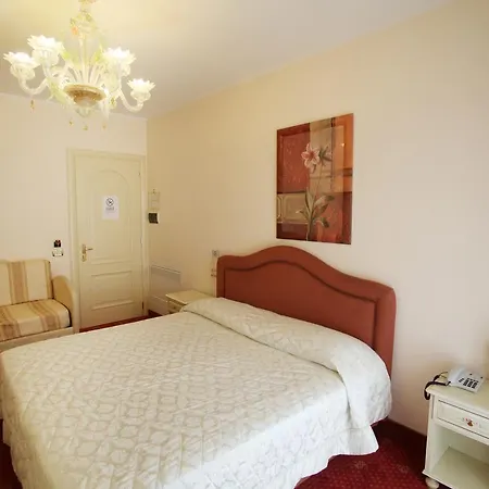 尼斯酒店 3* 梅斯特雷