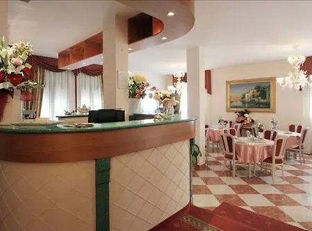 מלון Nice Hotel 3*